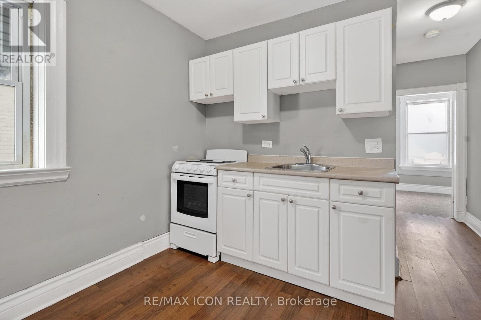 720 QUEENS AVENUE photo 5