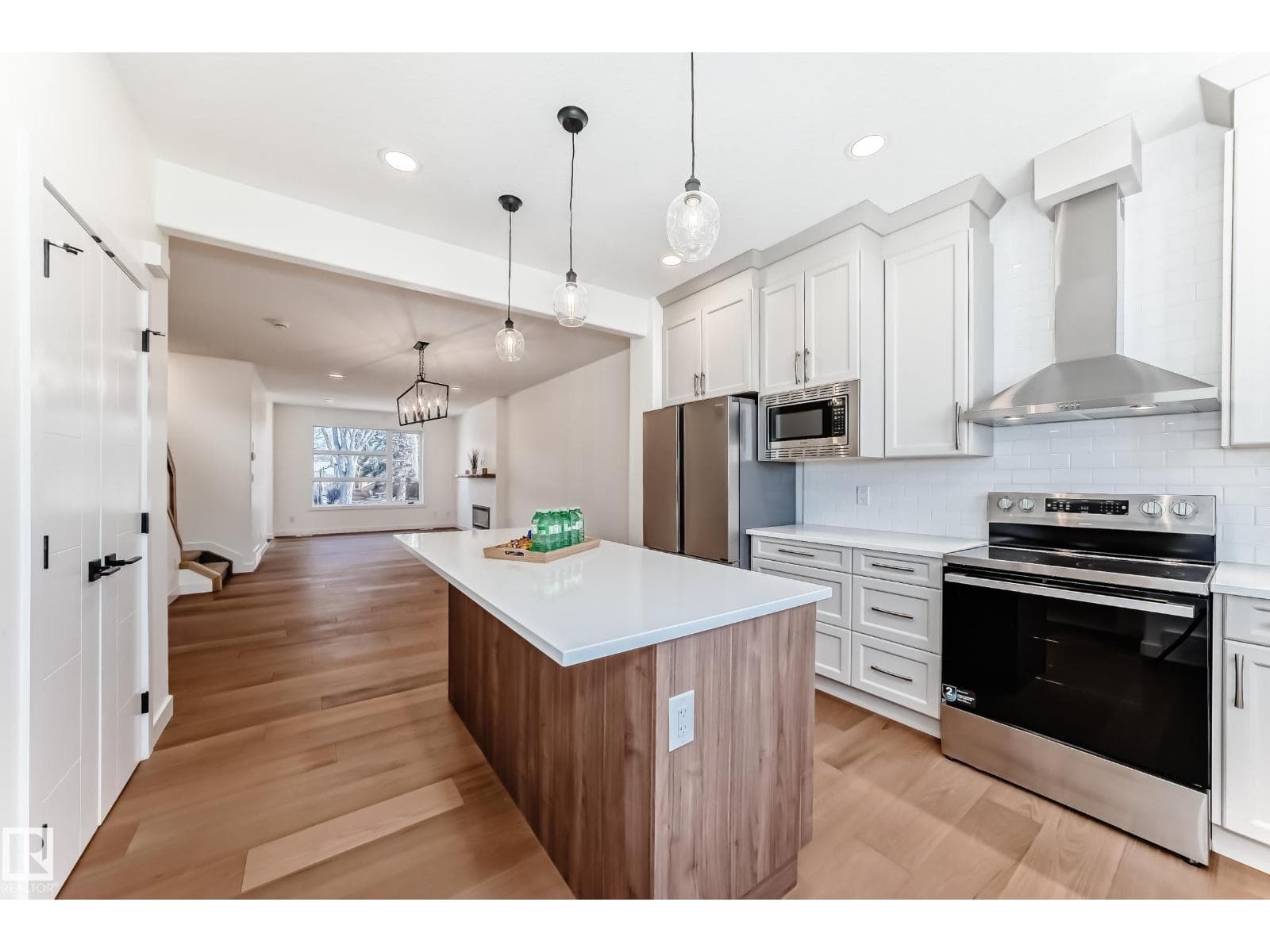 10721 70 AV NW photo 5