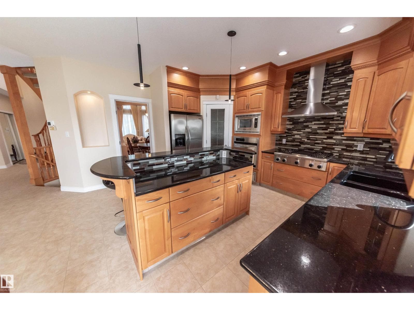 13527 158 AV NW photo 3