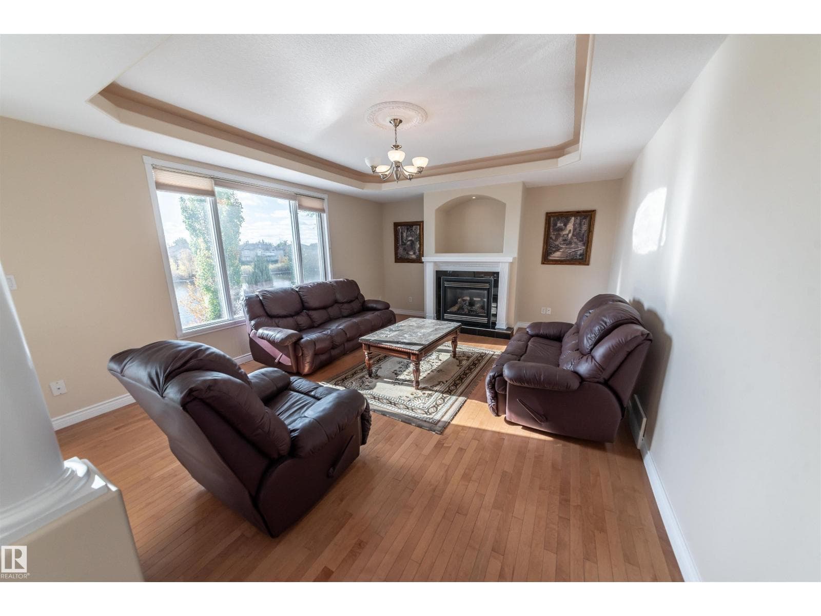 13527 158 AV NW photo 4