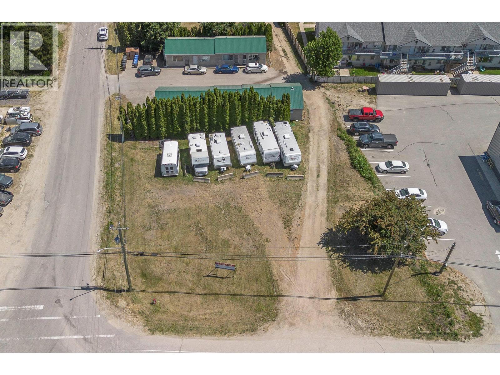 409 Shuswap Avenue photo 3