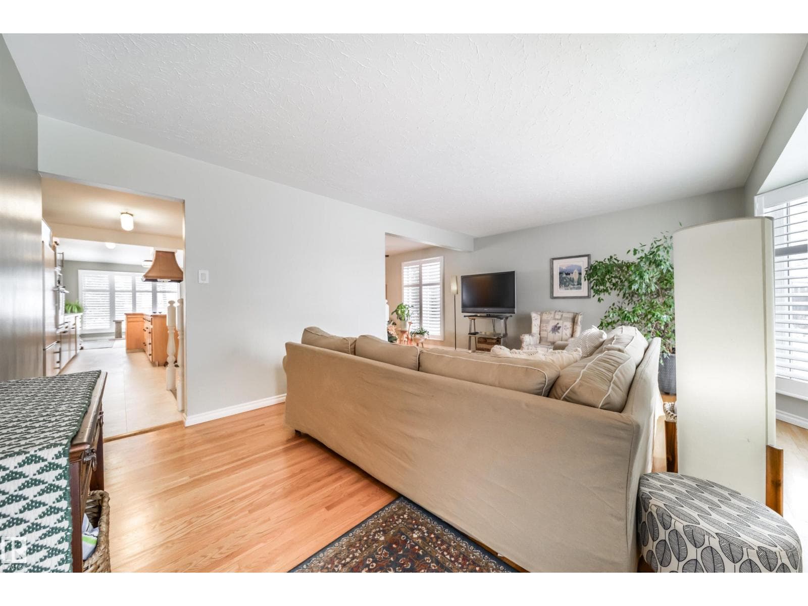 10231 46 ST NW photo 2