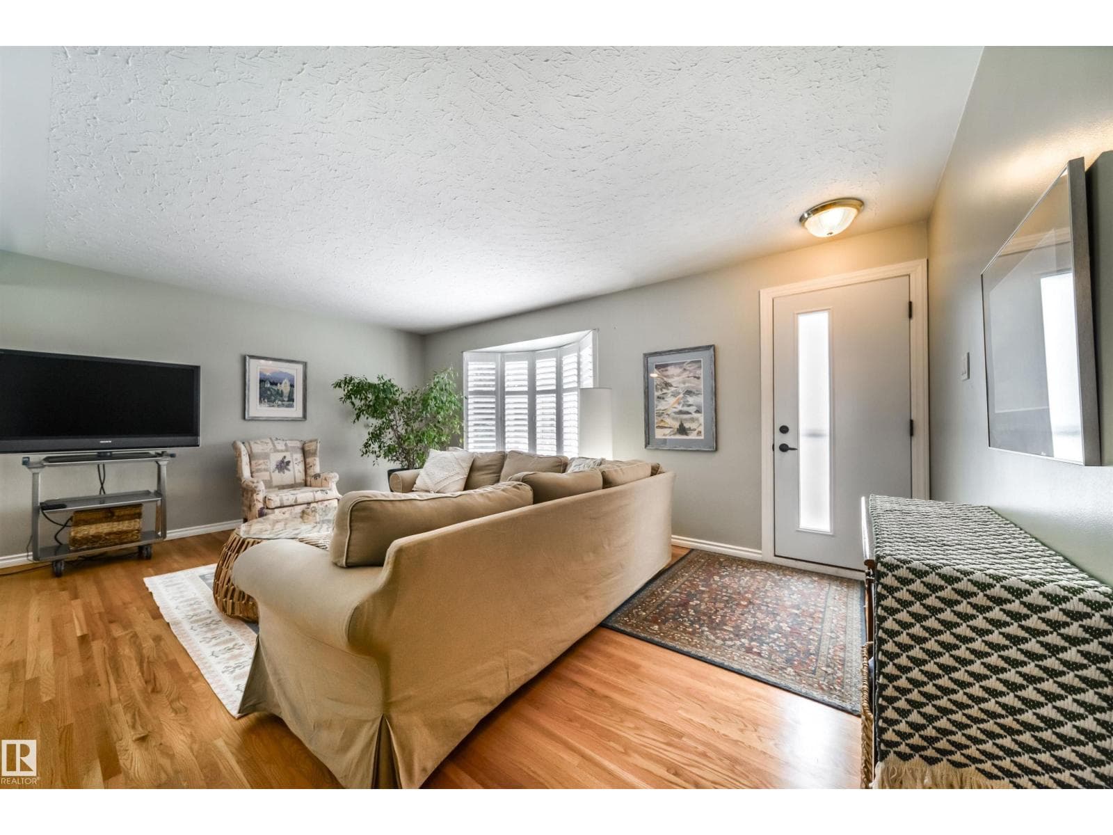10231 46 ST NW photo 3