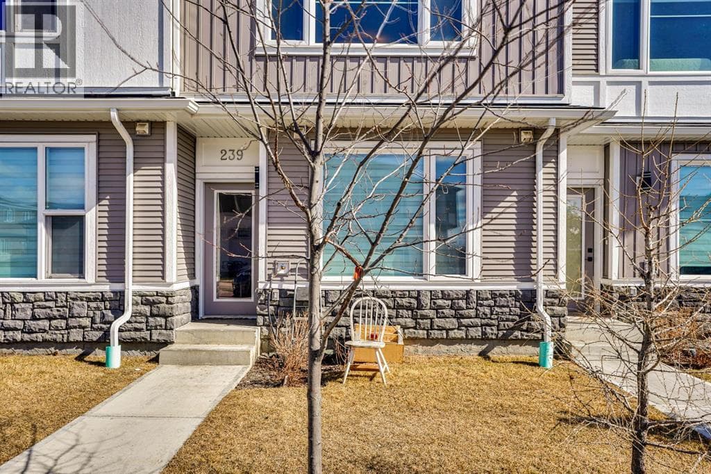 239 Saddlepeace Crescent NE photo 5