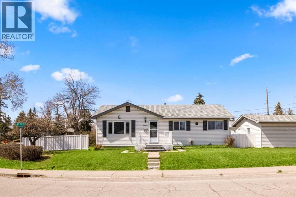 4711 43 Street SW photo 2