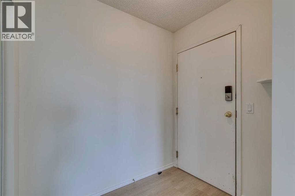 301, 7301 Valleyview Park SE photo 3
