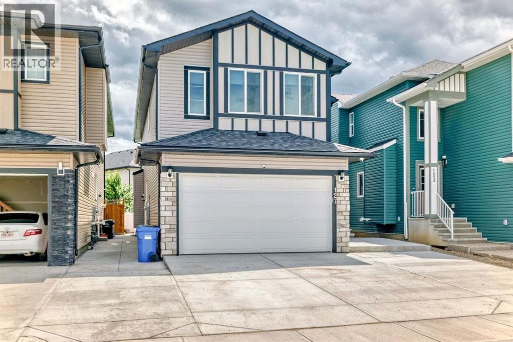 5 bed 5 bath single family at 127 Saddlecrest Grove NE — $839,999