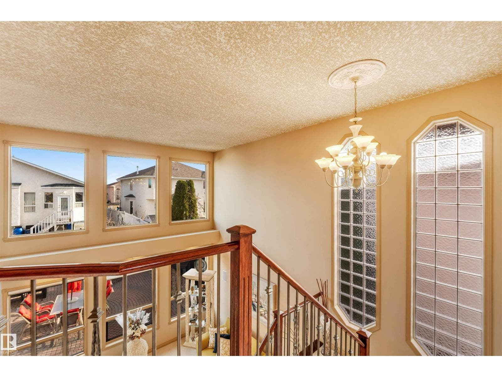 8715 160A AV NW photo 4