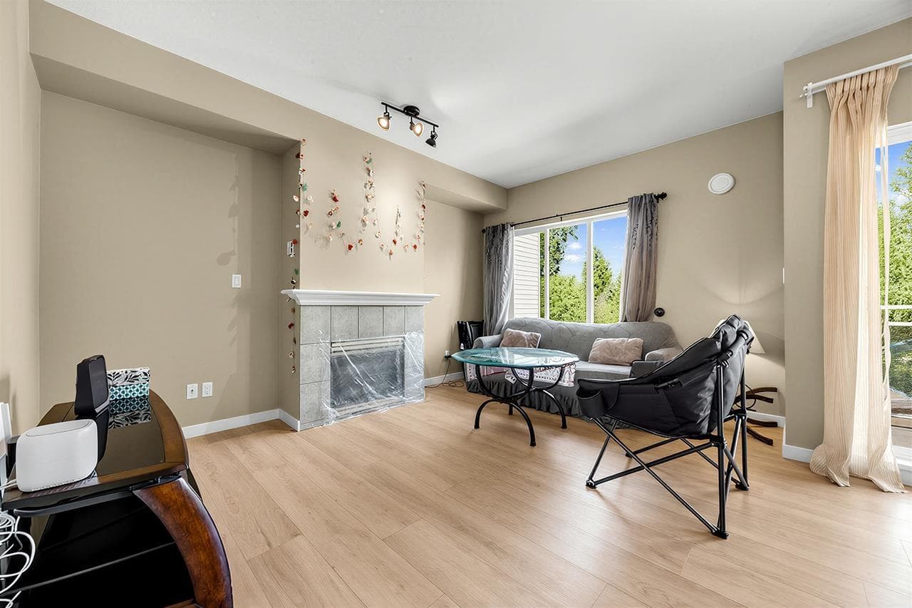 15 15133 29A AVENUE photo 2
