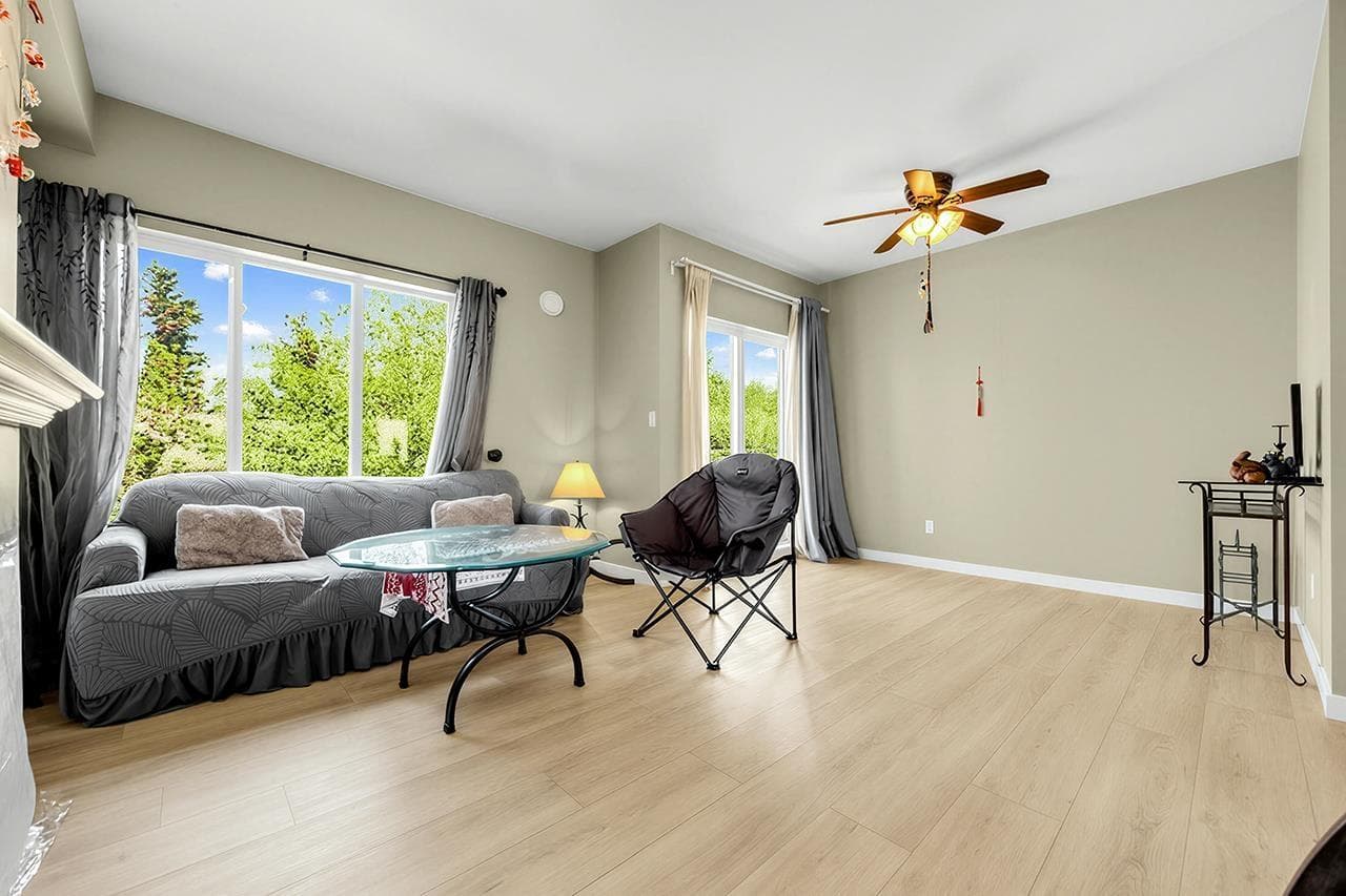 15 15133 29A AVENUE photo 3