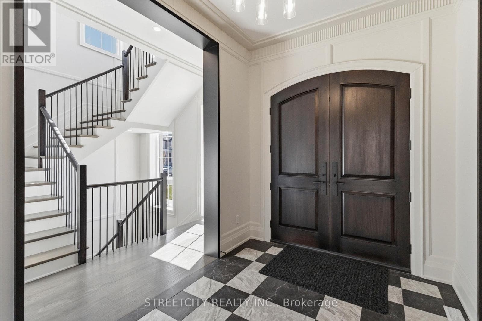 326 MANHATTAN DRIVE photo 5