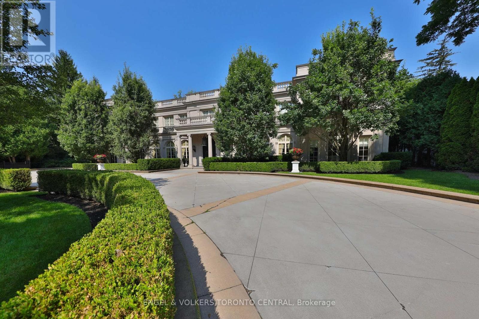 489 LAKESHORE ROAD E photo 3