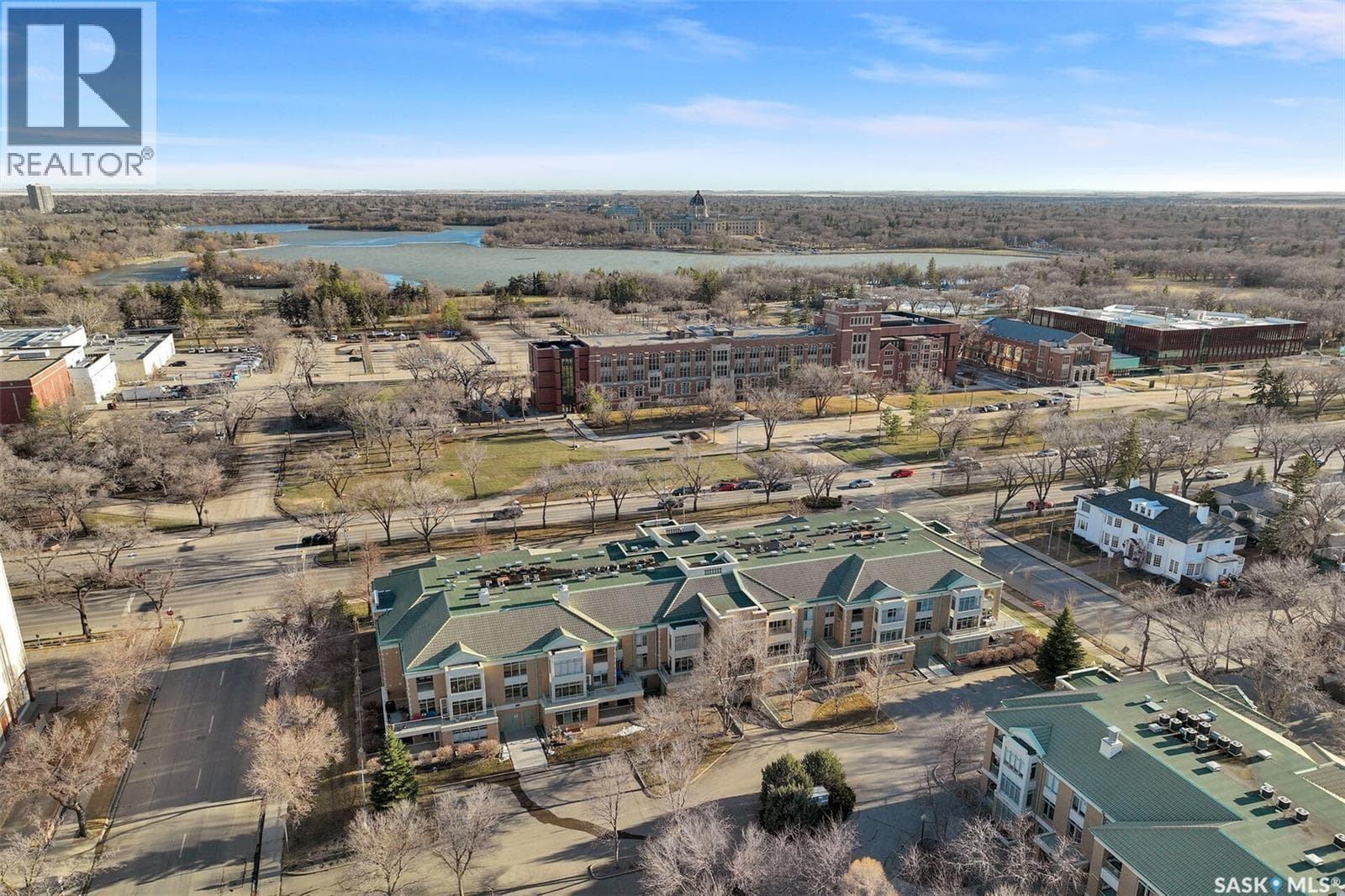 310 2050 College AVENUE photo 2