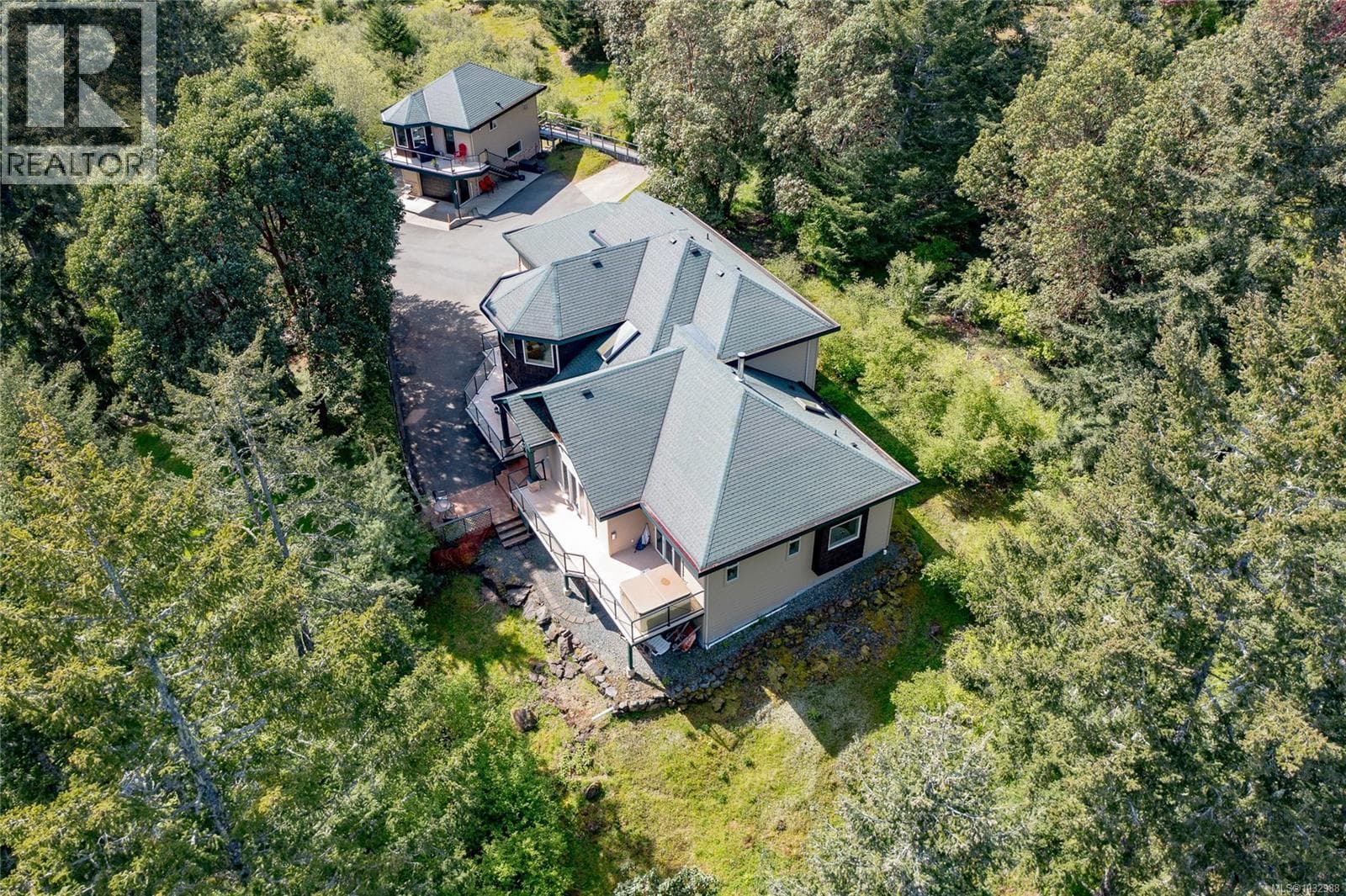 1450 White Pine Terr photo 3