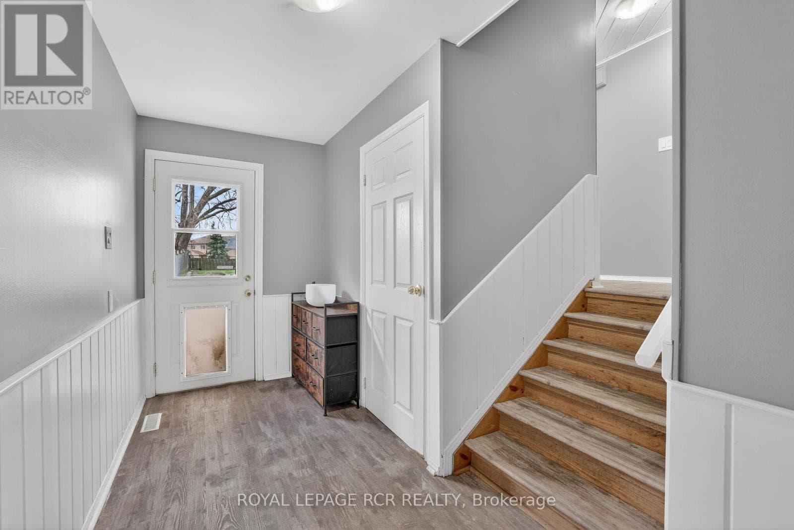 296 WHITEHEAD CRESCENT photo 4