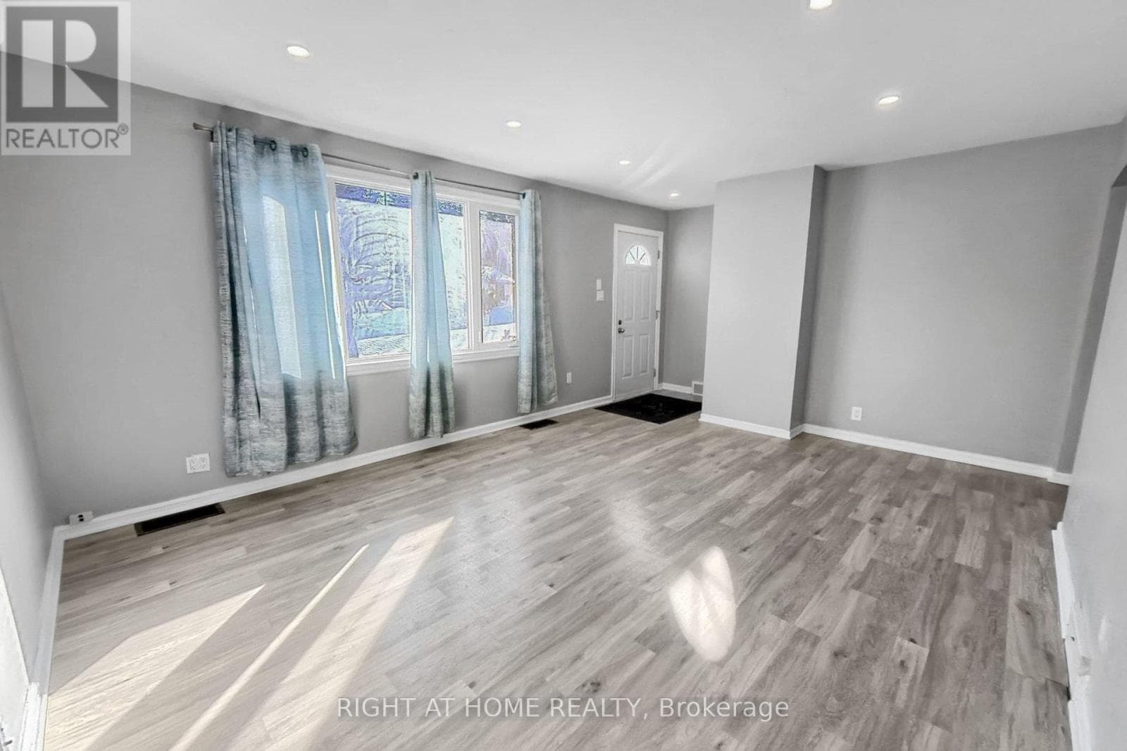 19 ALFRED STREET W photo 3