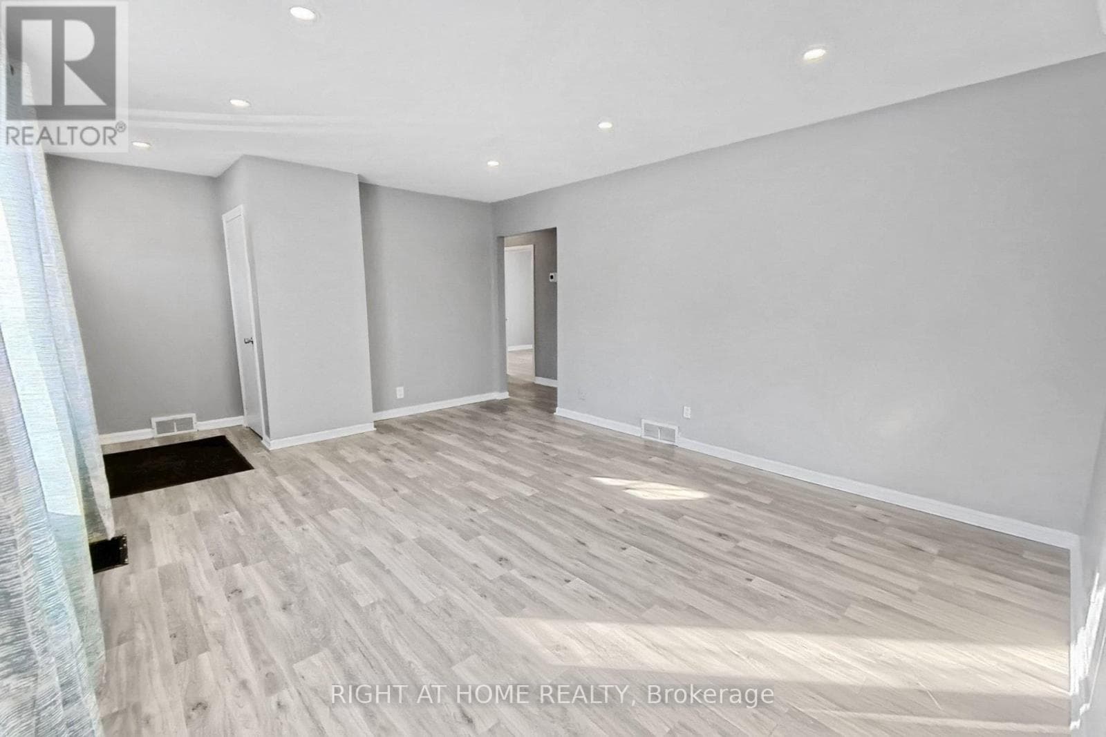 19 ALFRED STREET W photo 5