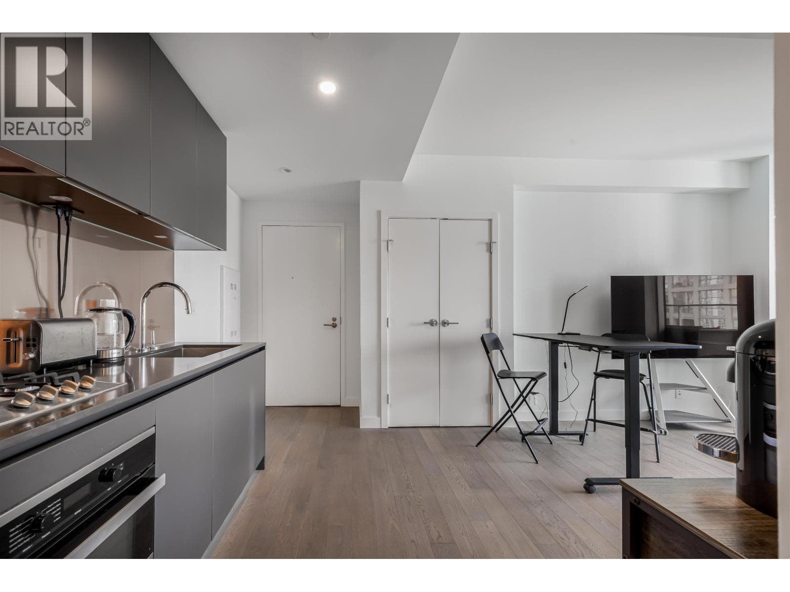 2306 1480 HOWE STREET photo 4