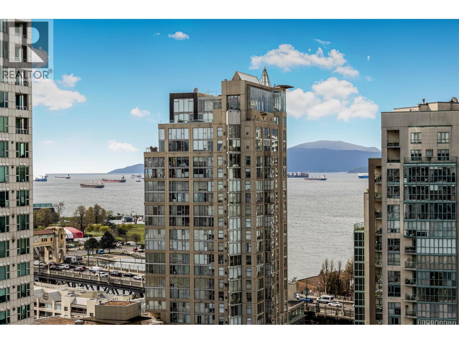 1 bed 1 bath single family at 2306 1480 HOWE STREET — $625,000