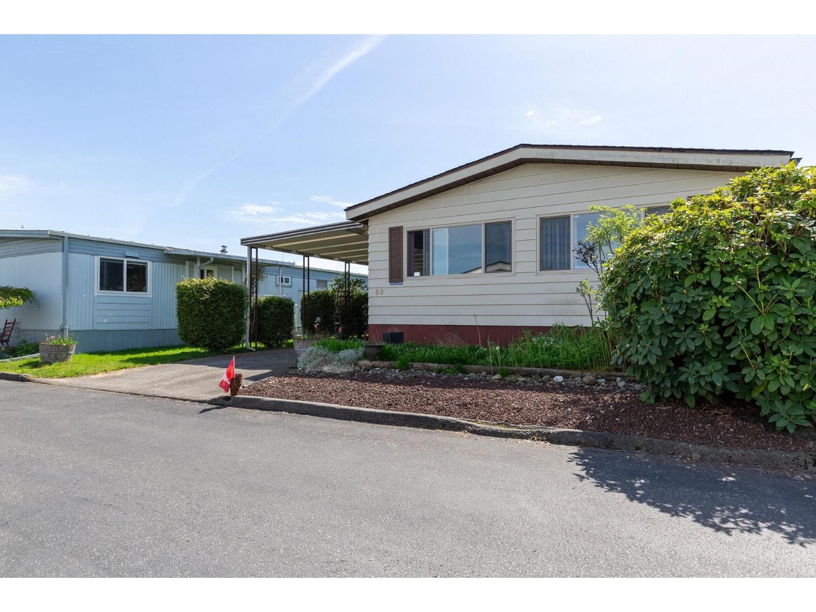 60 8254 134 STREET photo 3