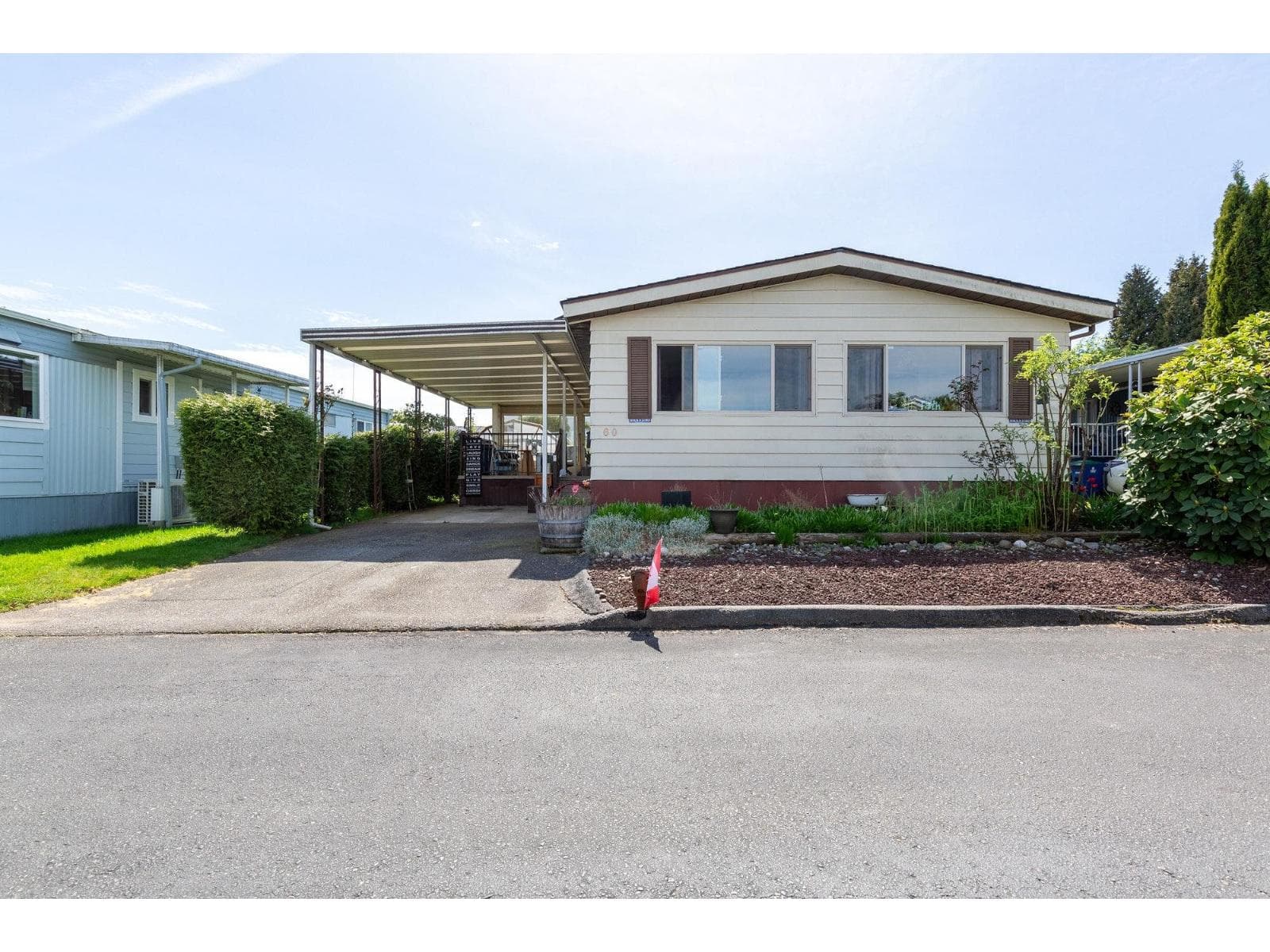 60 8254 134 STREET photo 2