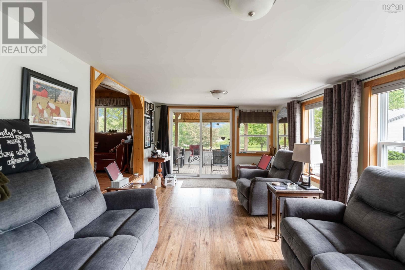 646 French Road photo 5
