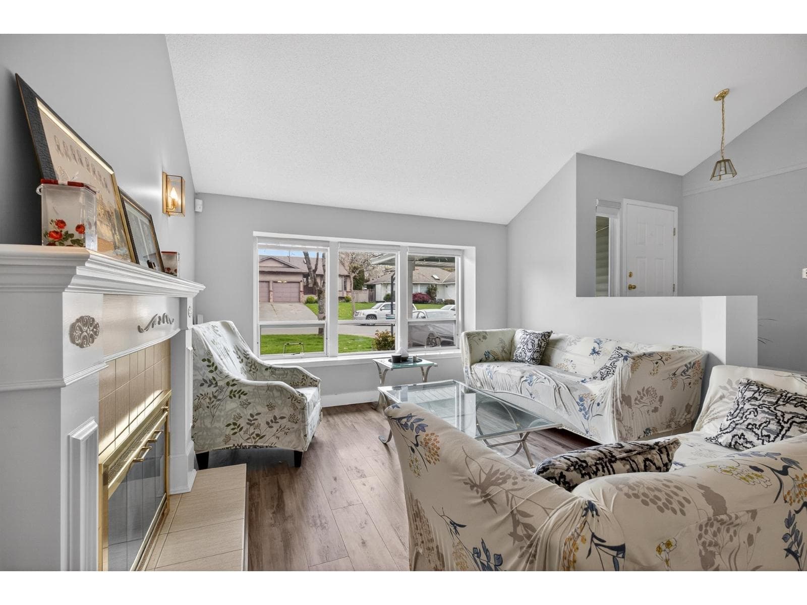 14610 87 AVENUE photo 3