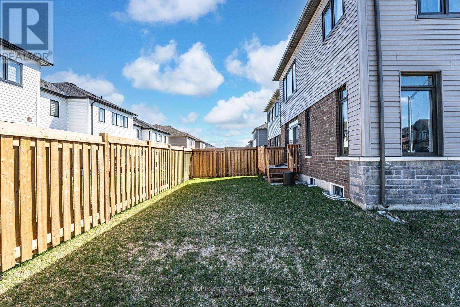 52 DURHAM AVENUE photo 2