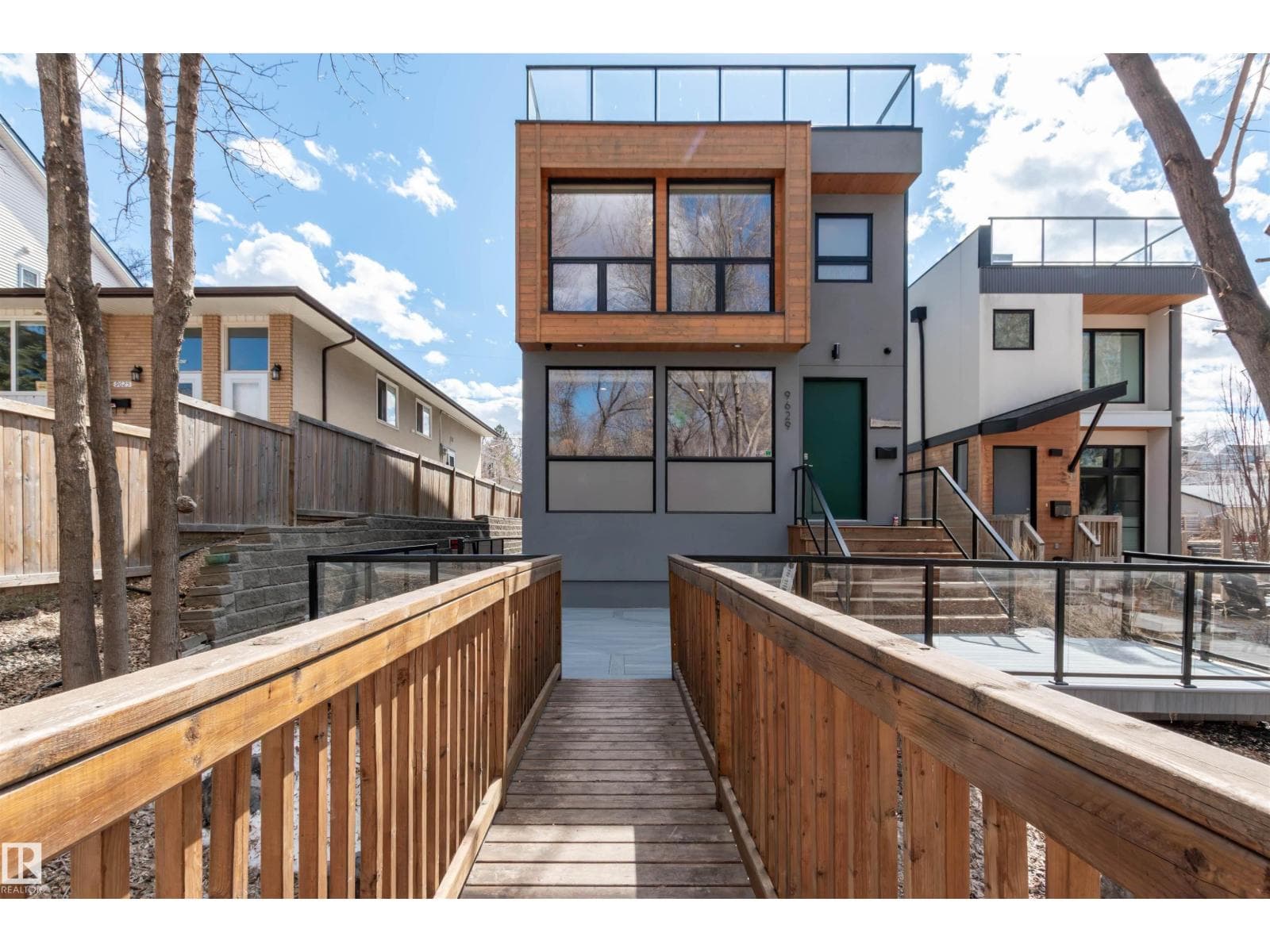 9629 84 AV NW photo 2