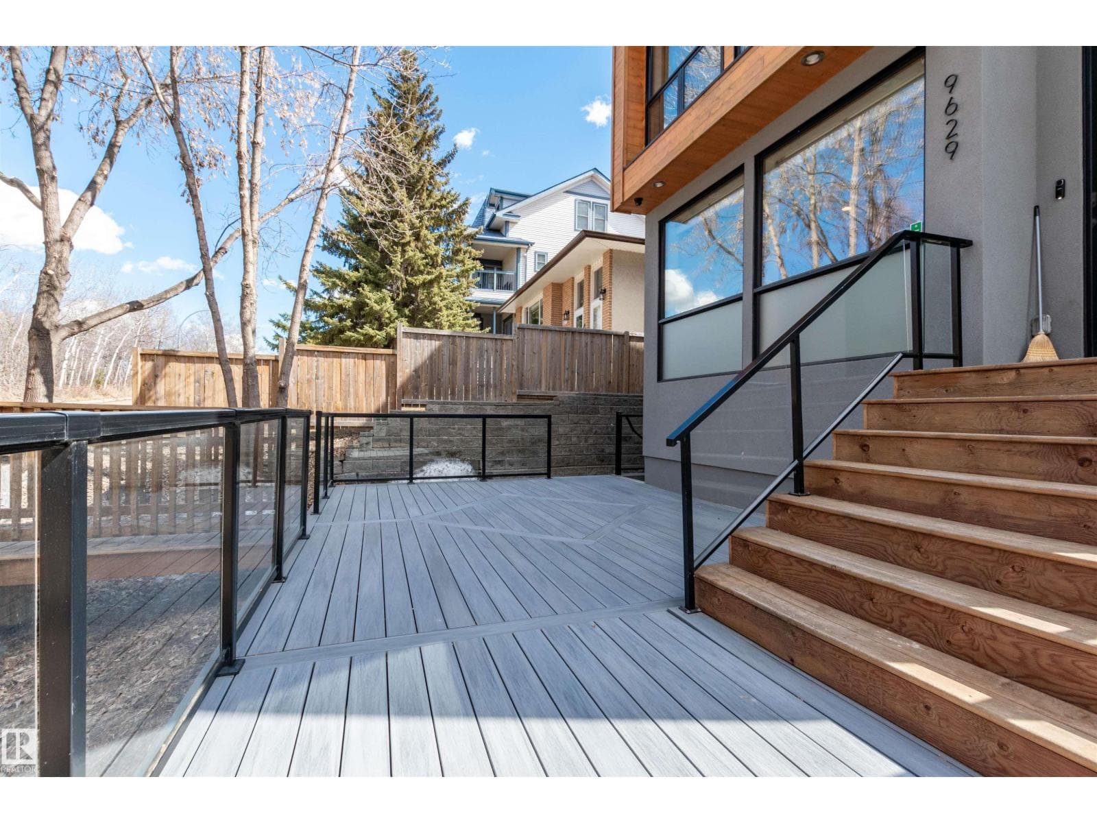 9629 84 AV NW photo 3