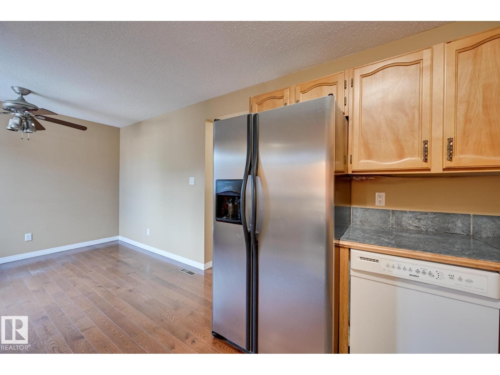 10634 158 AV NW photo 5
