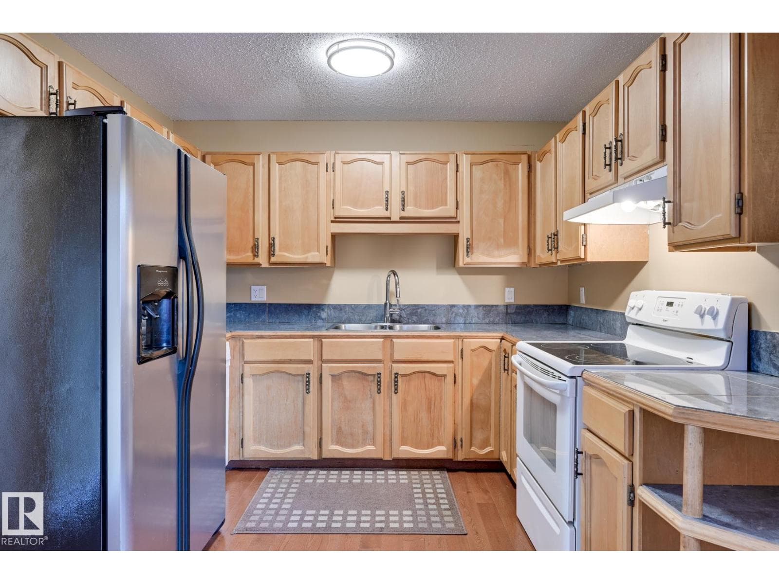 10634 158 AV NW photo 3