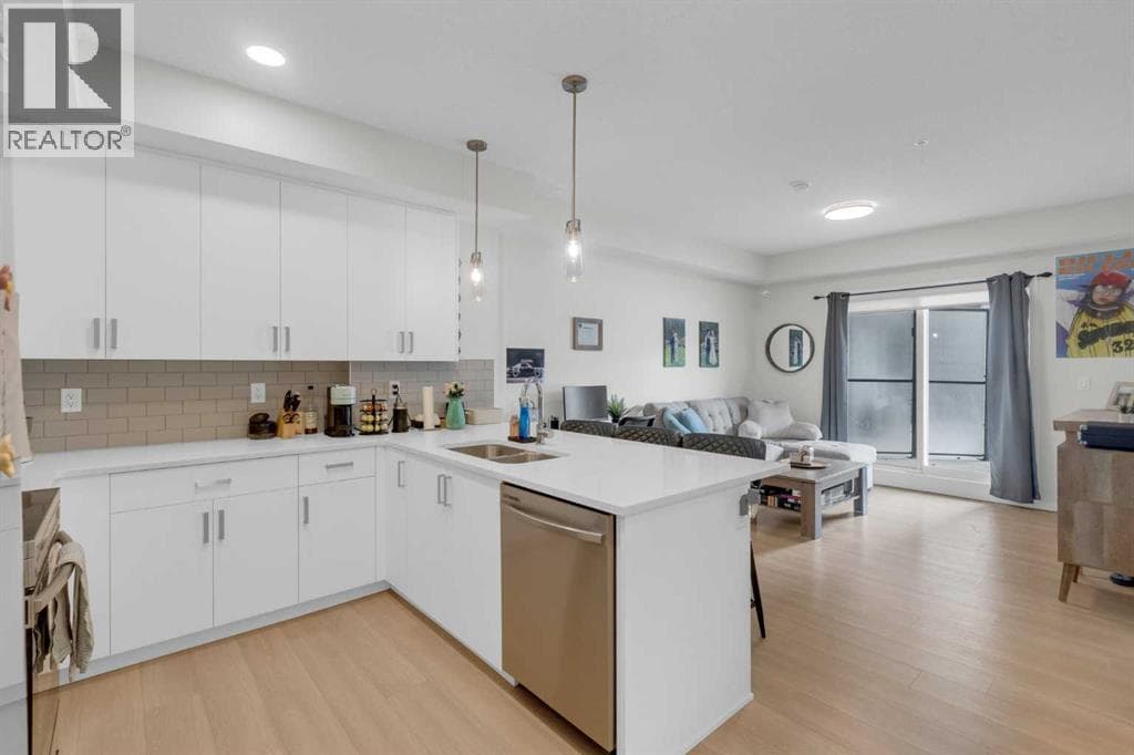 2106, 33 Carringham Gate NW photo 3