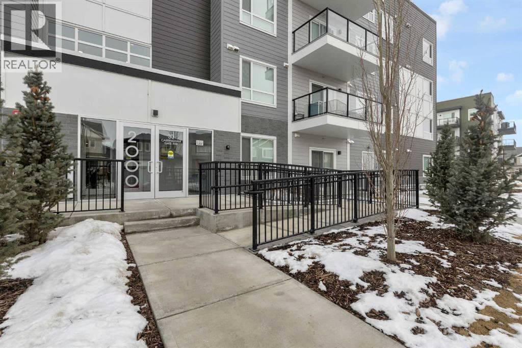 2106, 33 Carringham Gate NW photo 5