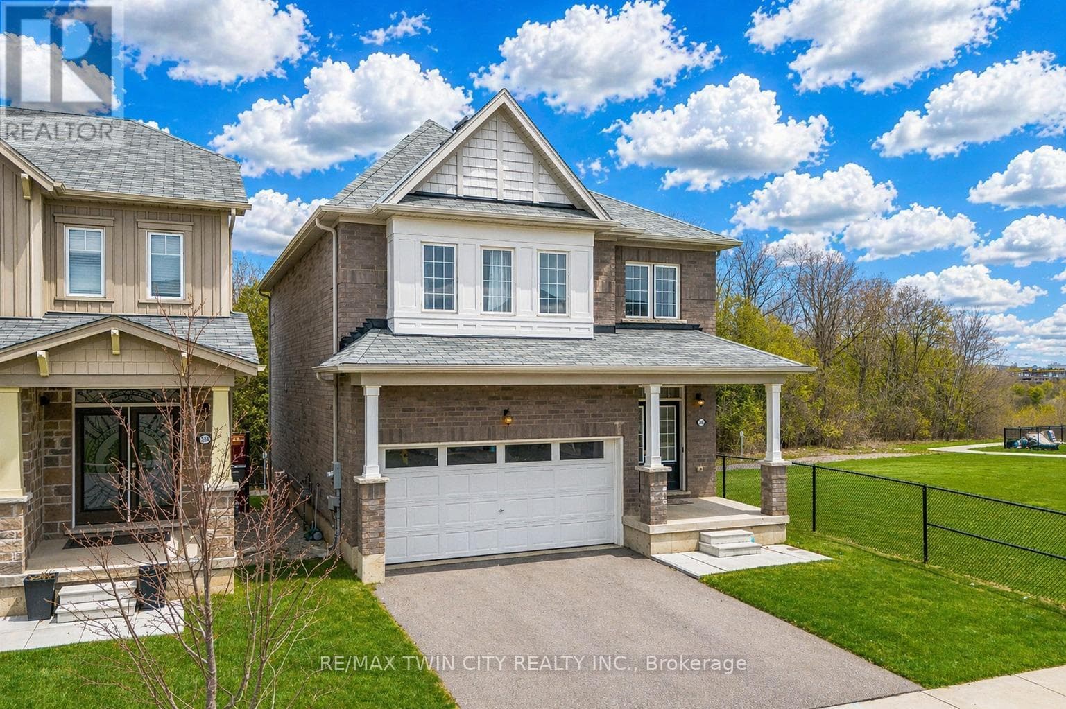 334 DOLMAN STREET photo 2