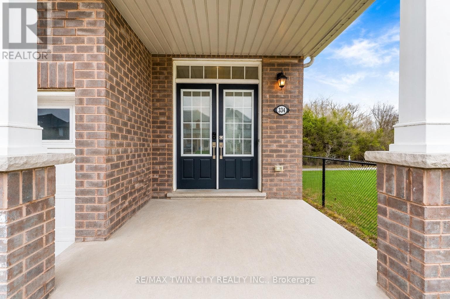 334 DOLMAN STREET photo 3
