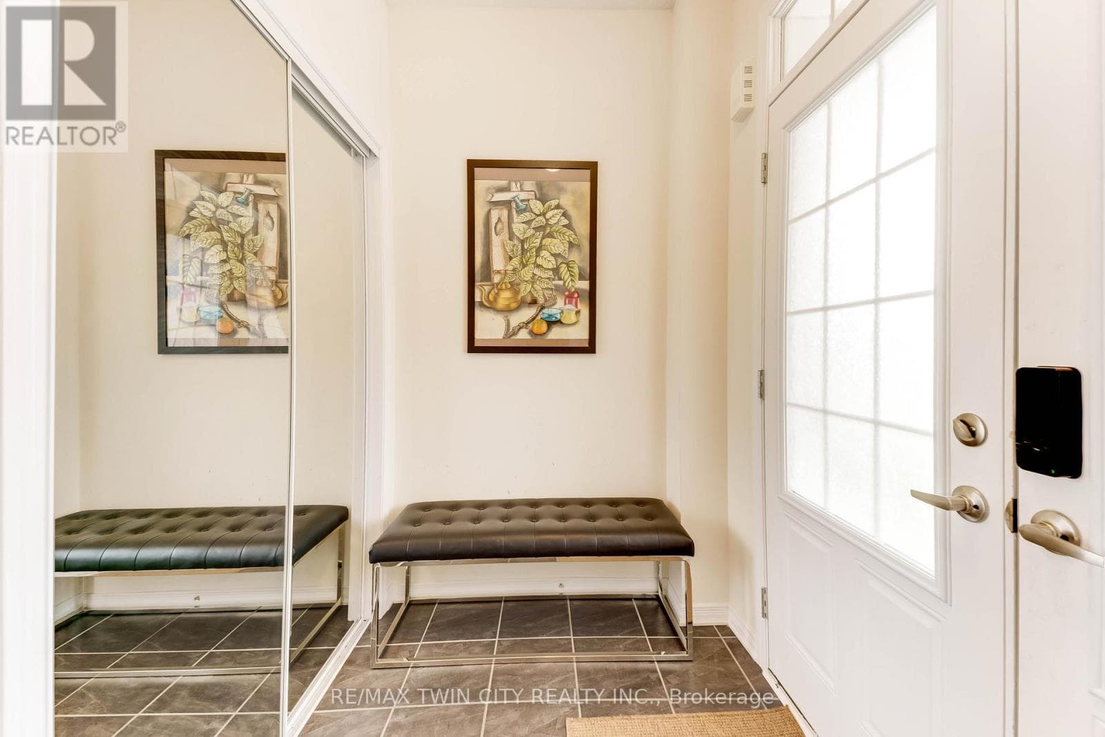 334 DOLMAN STREET photo 4