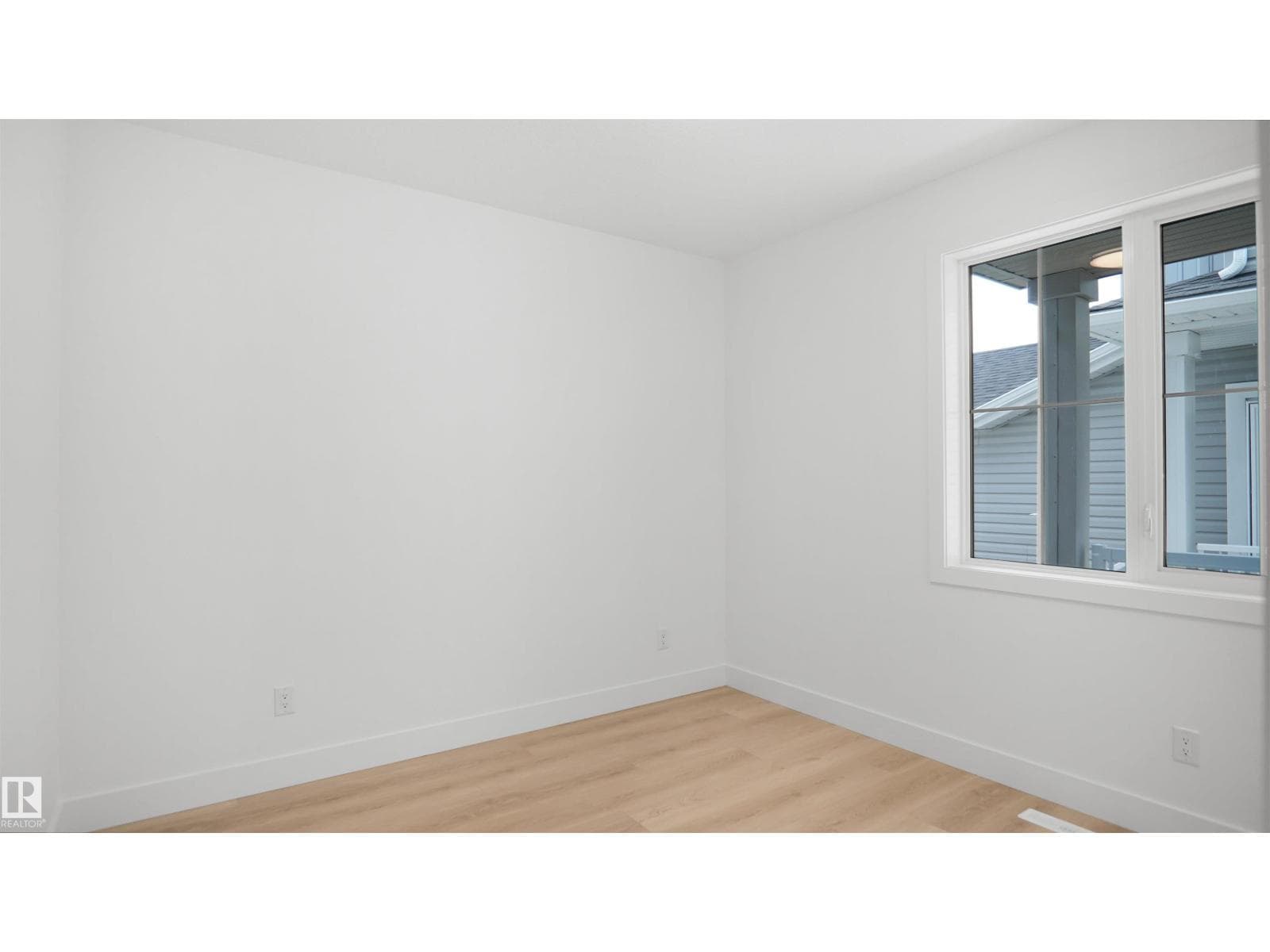 803 30 AV NW photo 3