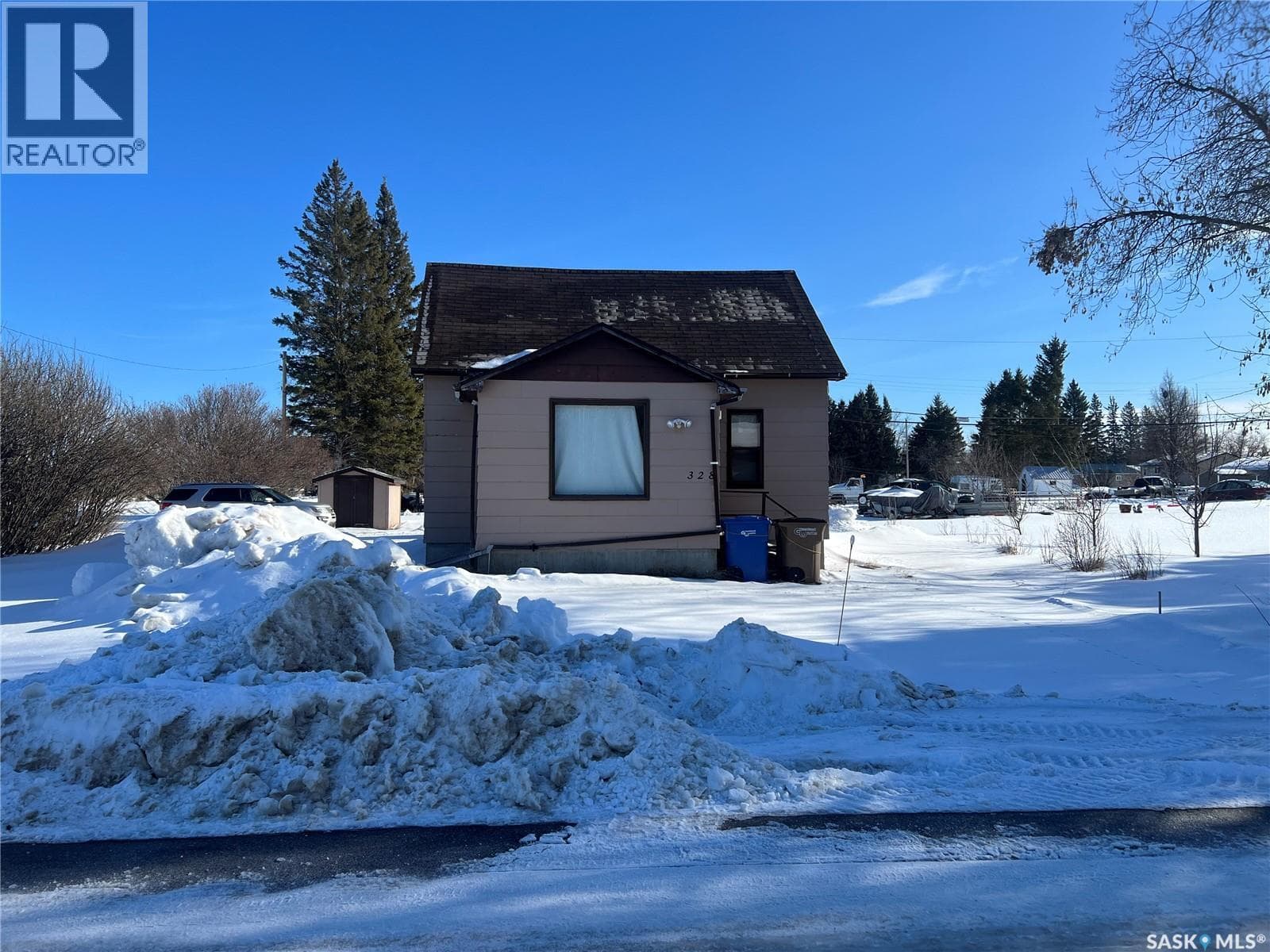 328 Windsor AVENUE photo 2