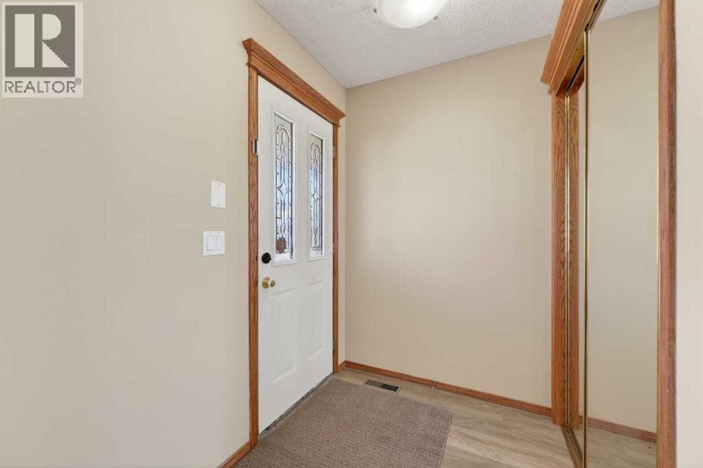 126 Evansmeade Crescent NW photo 4