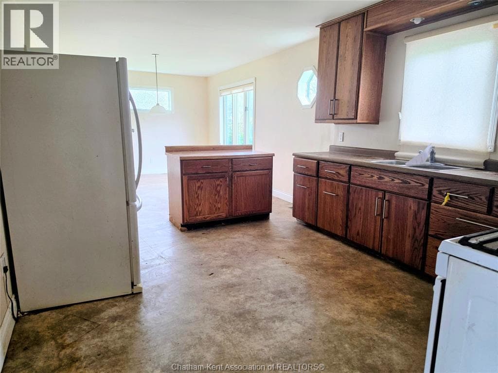 161 WALNUT STREET photo 4