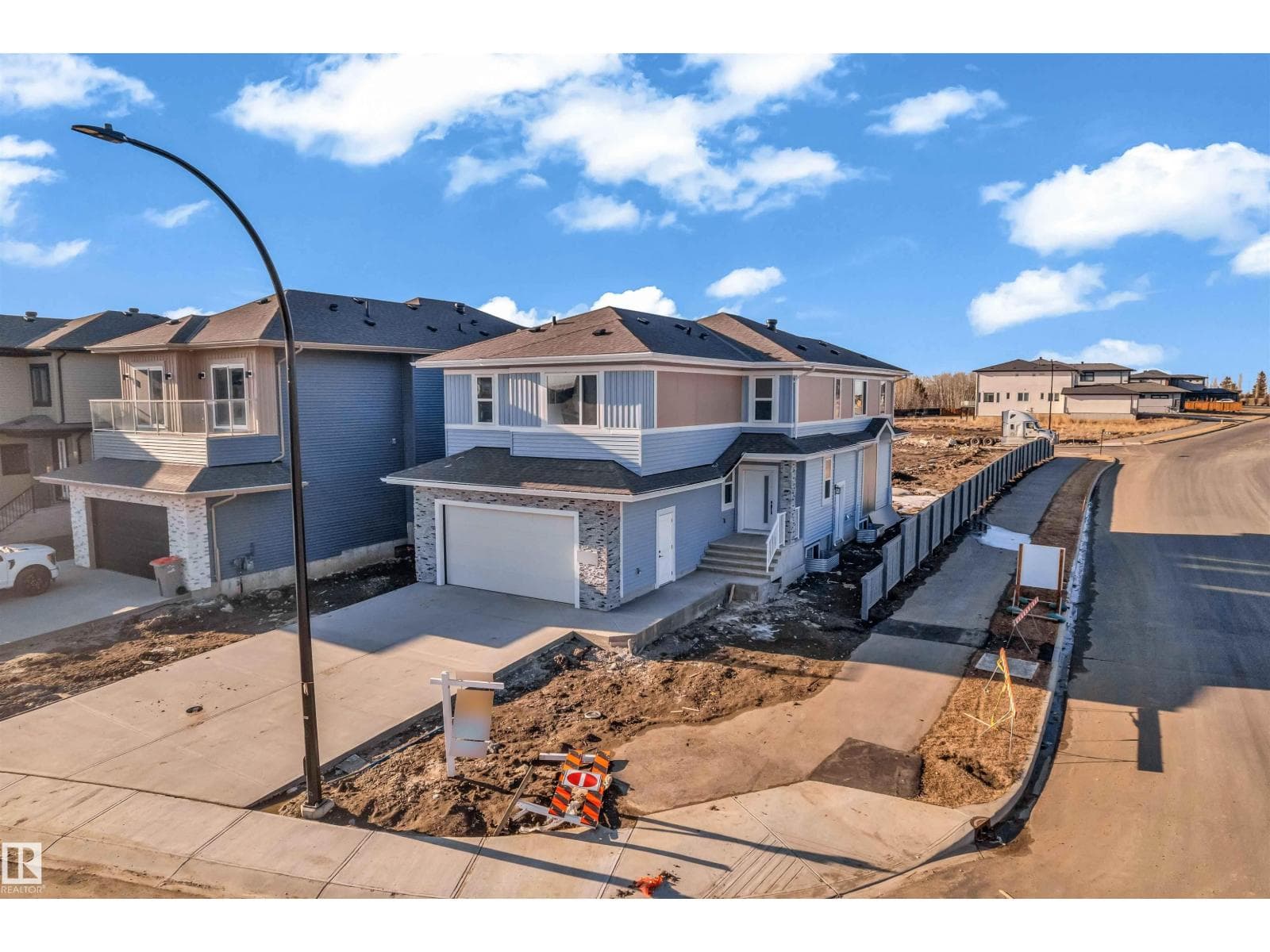 2420 63 AV NE — photo 2