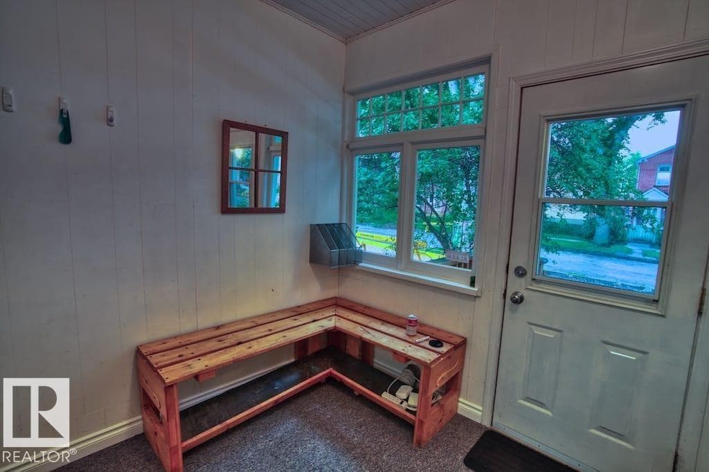 10026 87 AV NW photo 4