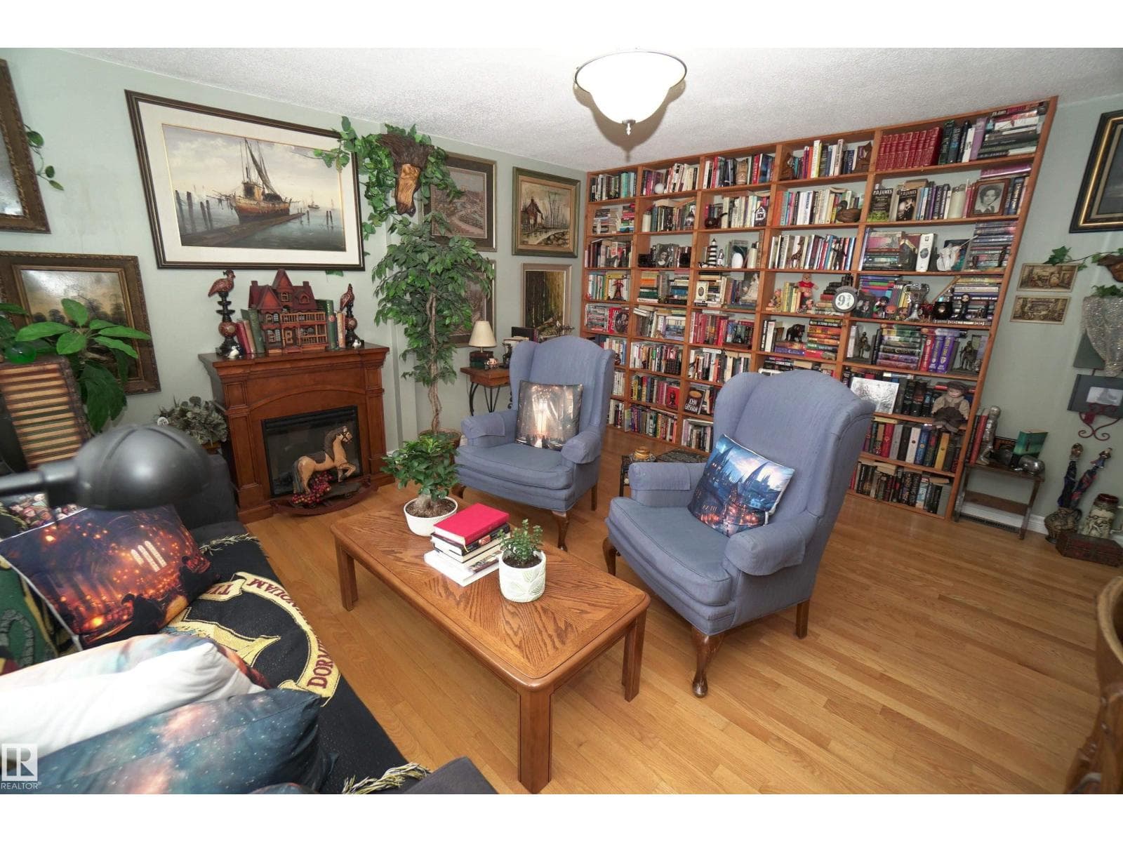 10026 87 AV NW photo 5