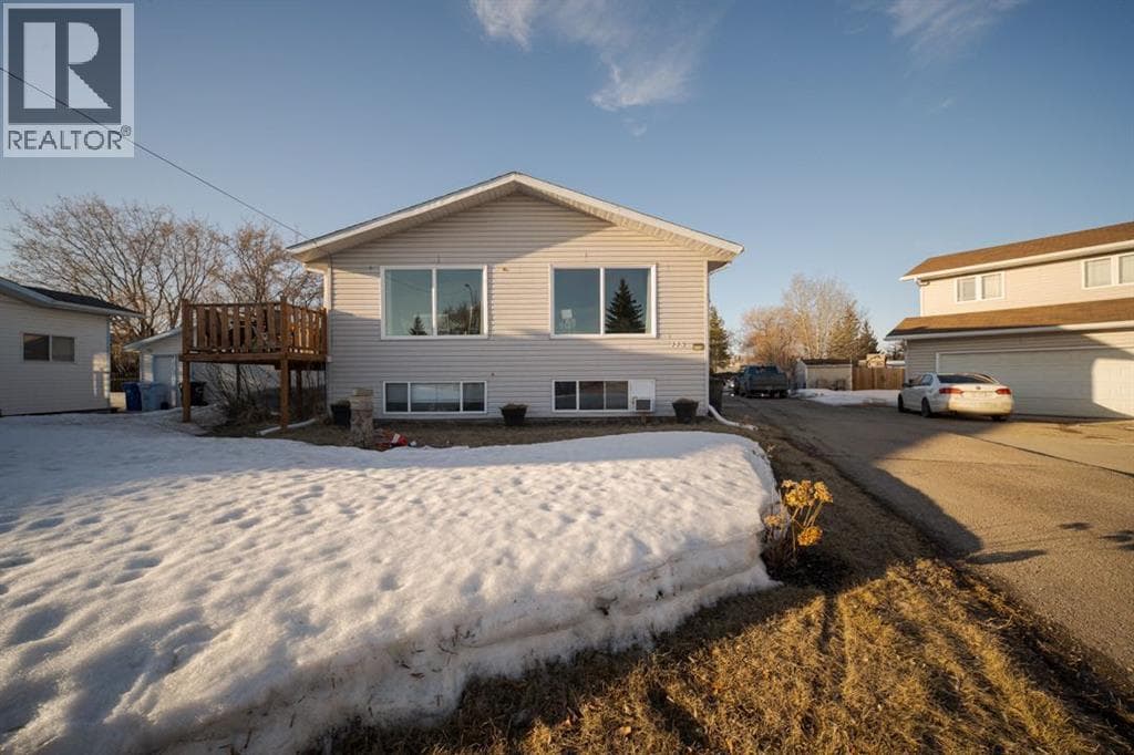 115 Christina Court photo 2