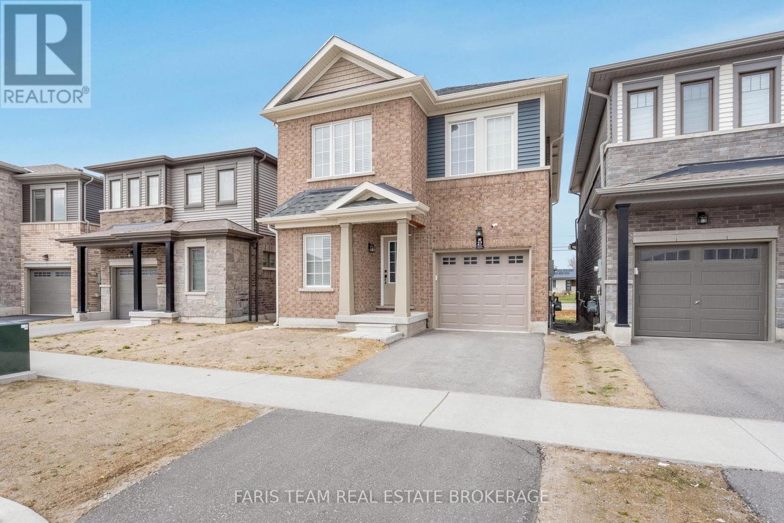 27 HARVEST CRESCENT photo 2