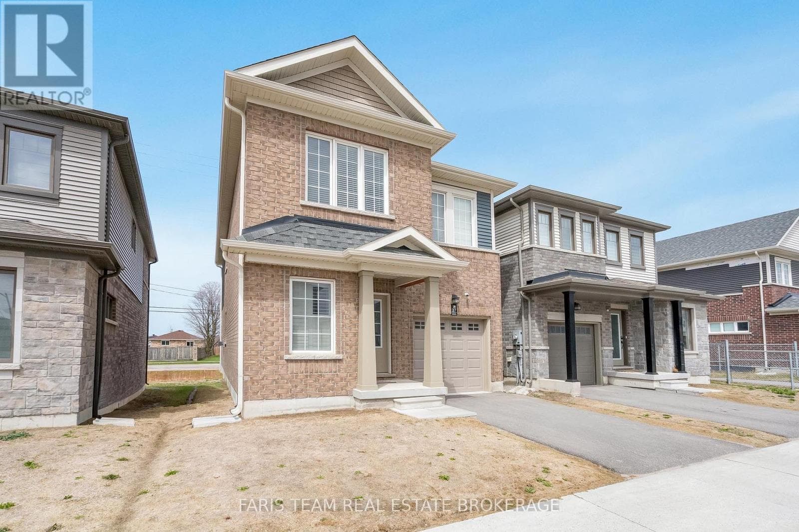 27 HARVEST CRESCENT photo 3