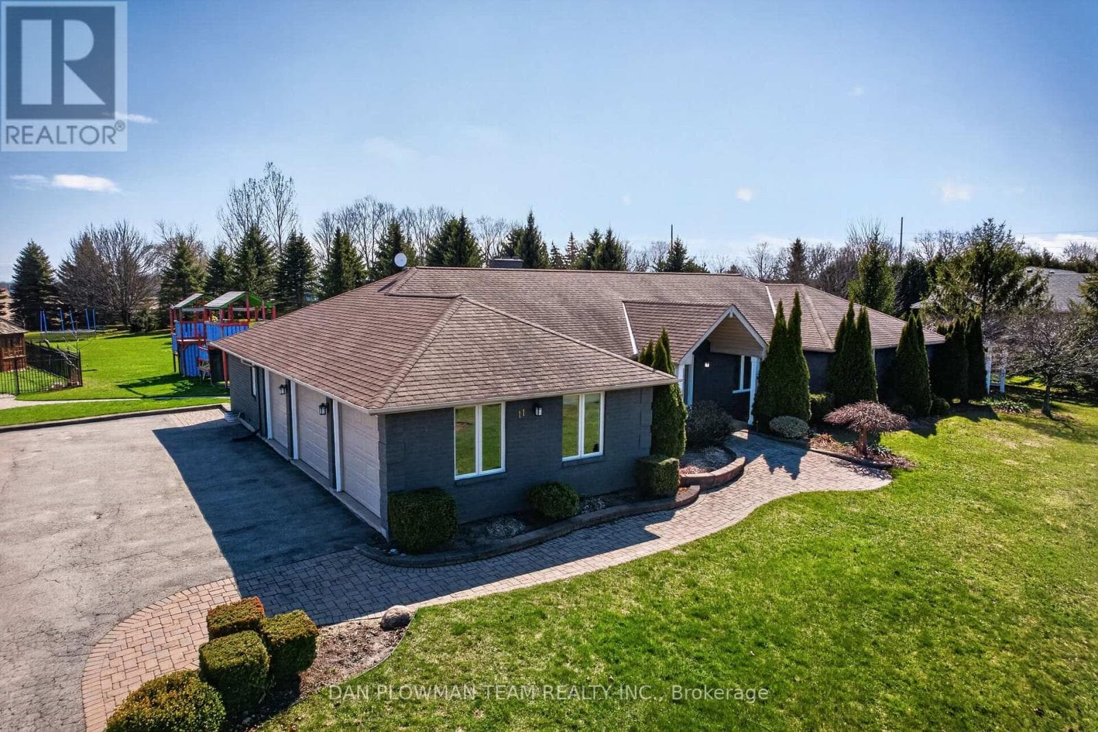 11 STEEPLEVIEW COURT photo 2