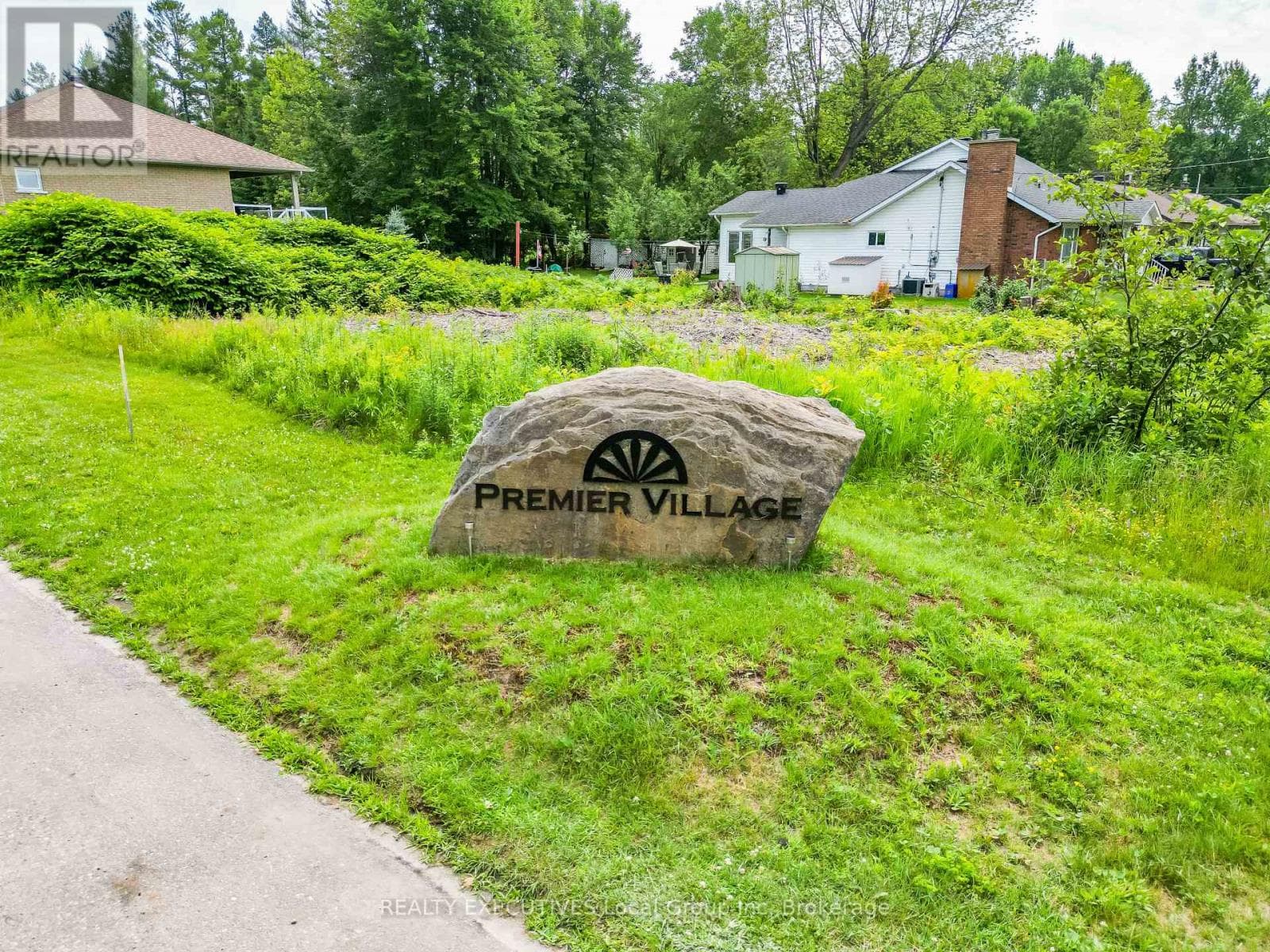 4 - 1134 PREMIER ROAD photo 2
