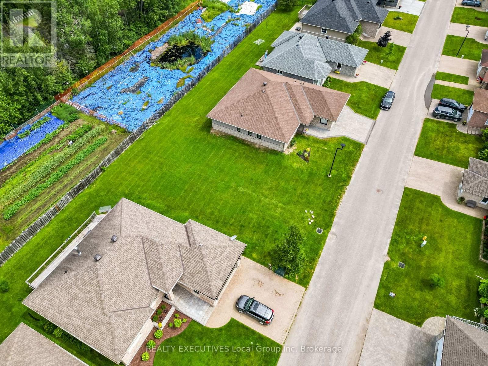 4 - 1134 PREMIER ROAD photo 5